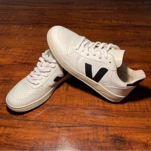 Veja Womens V-10 Extra White/Black Fashion Sneaker Size 8 (3265012)